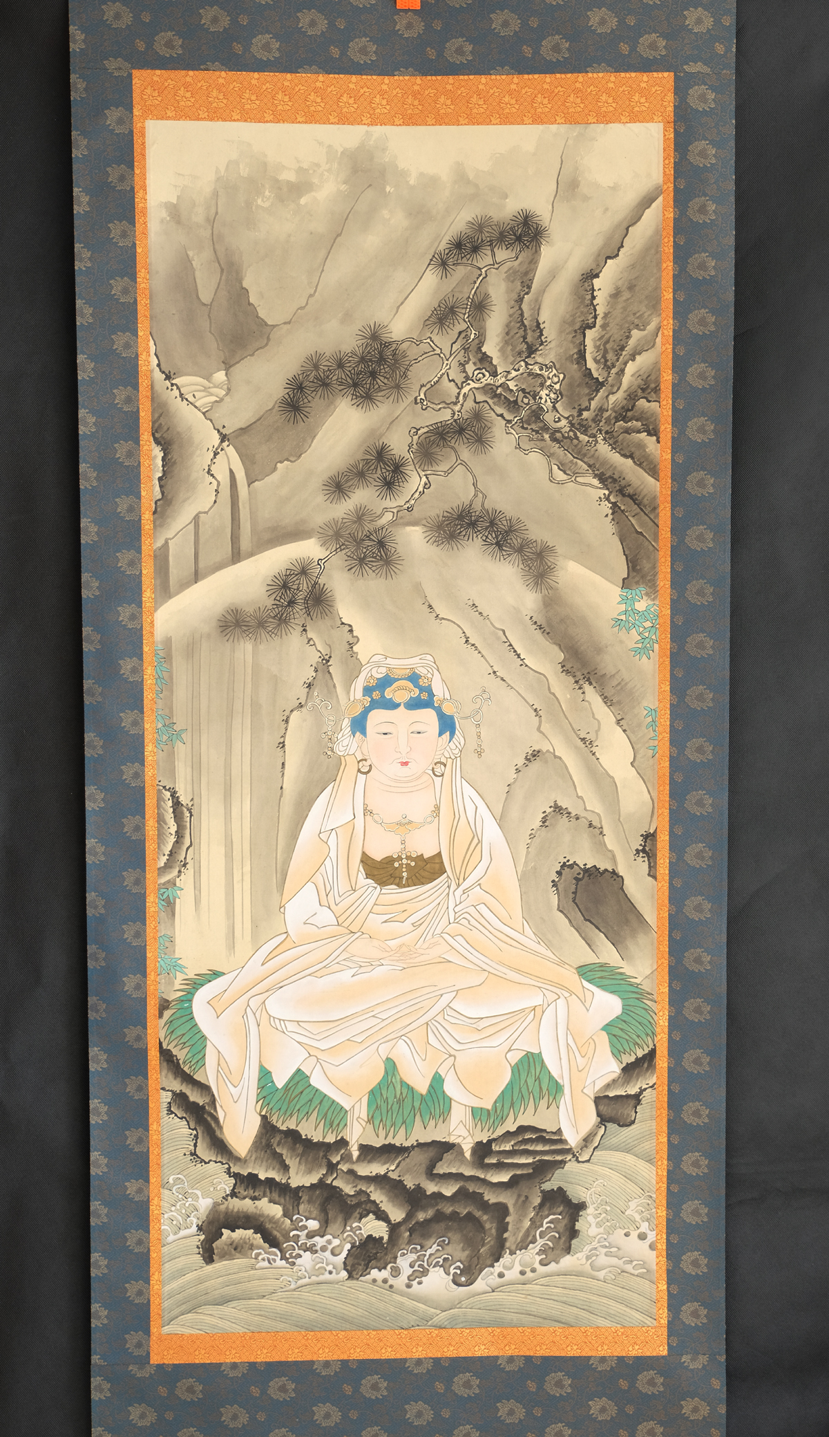 Budda Antique Japanese Kakemono æŽ›ç‰© Hanging Scroll Silk Painted Kakejiku æŽ›è»¸ Hung Scroll Tatejiku ç¸¦è»¸ Type MaruhyÅsÅ Style Rollo Pintado Japones For Sale En Venta Katanacenter